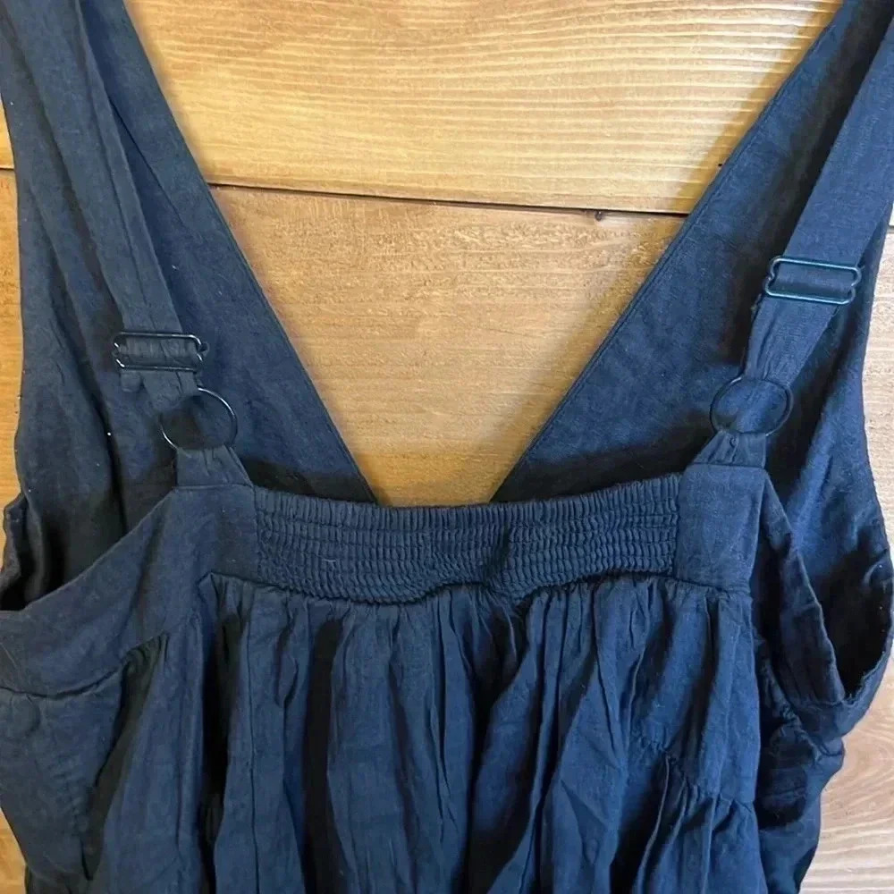 Urban Outfitters Black Sleeveless V-Neck Tank Top - Picture 5 of 10